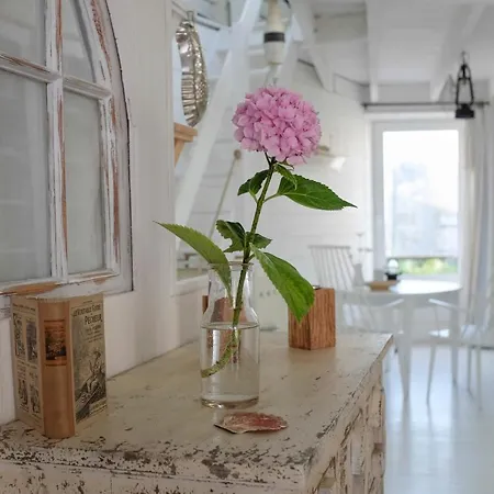 La Cabane Des Pecheurs, Petite Maison Vue Mer By Les Filles Du Bord De Mer Holiday home Port-en-Bessin-Huppain