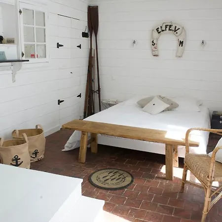 Holiday home La Cabane Des Pecheurs, Petite Maison Vue Mer By Les Filles Du Bord De Mer Port-en-Bessin-Huppain